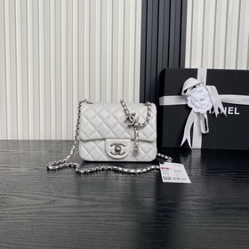 Сумка Chanel 25B серебристой цепочкой