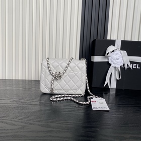 Сумка Chanel 25B серебристой цепочкой 
