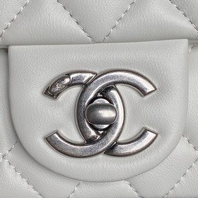 Сумка Chanel 25B серебристой цепочкой 