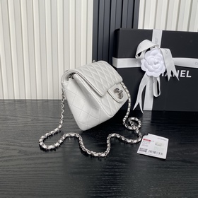 Сумка Chanel 25B серебристой цепочкой 