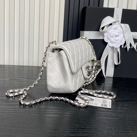 Chanel 25B — великолепная сумка из сер