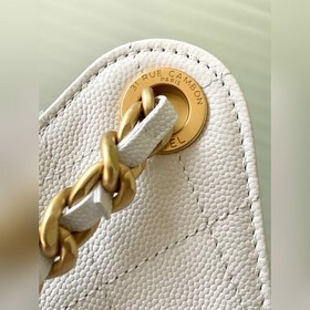 25c Сумка-хобо Chanel из кожи с текст