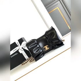 Оригинальная модель CHANEL 24B — черна