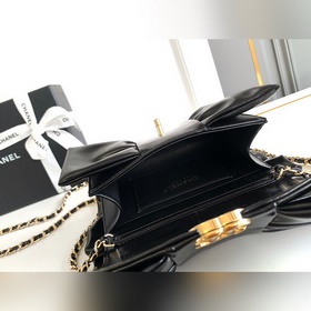 Оригинальная модель CHANEL 24B — черна