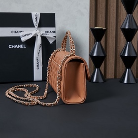 Хитовая модель сезона от Chanel — сумк