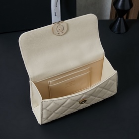 Хитовая модель сезона от Chanel — сумк