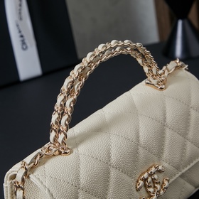 Хитовая модель сезона от Chanel — сумк