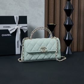 Хитовая модель сезона от Chanel — сумк