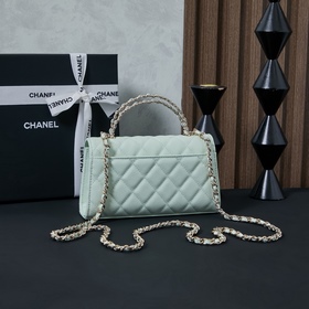 Хитовая модель сезона от Chanel — сумк
