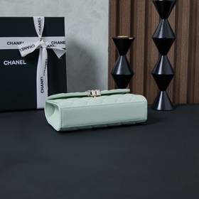 Хитовая модель сезона от Chanel — сумк