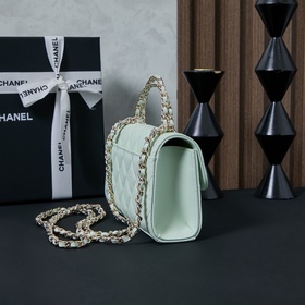 Хитовая модель сезона от Chanel — сумк