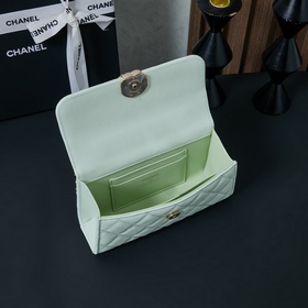Хитовая модель сезона от Chanel — сумк