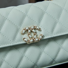 Хитовая модель сезона от Chanel — сумк