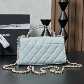 Хитовая модель сезона от Chanel — сумк