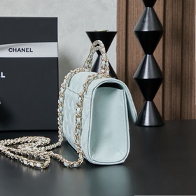 Хитовая модель сезона от Chanel — сумк