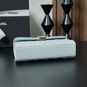 Хитовая модель сезона от Chanel — сумк