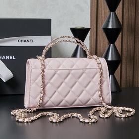 Хитовая модель сезона от Chanel — сумк