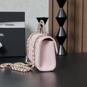 Хитовая модель сезона от Chanel — сумк