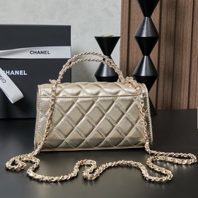Хитовая модель сезона от Chanel — сумк