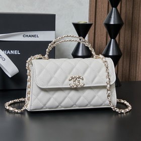 Хитовая модель сезона от Chanel — сумк