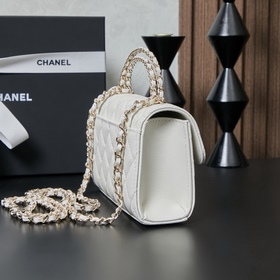Хитовая модель сезона от Chanel — сумк