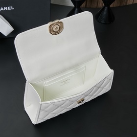 Хитовая модель сезона от Chanel — сумк