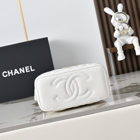 Chanel 24 WOC с жемчужными ручками рел