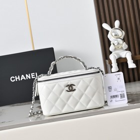 Новинка CHANEL 24K： длинная сумка-коро