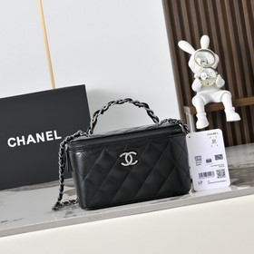 Новинка CHANEL 24K： длинная сумка-коро