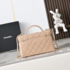 Сумка CHANEL 26C LP в форме ланч-бокса