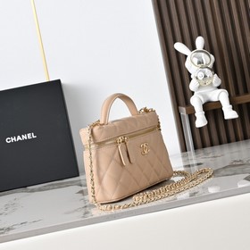 Сумка CHANEL 26C LP в форме ланч-бокса