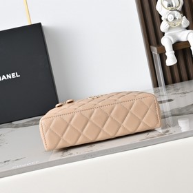 Сумка CHANEL 26C LP в форме ланч-бокса