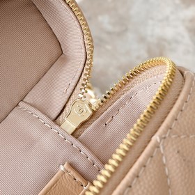 Сумка CHANEL 26C LP в форме ланч-бокса
