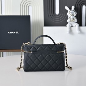 Сумка CHANEL 26C LP в форме ланч-бокса