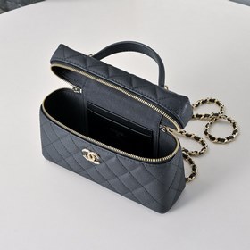 Сумка CHANEL 26C LP в форме ланч-бокса