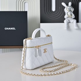 Сумка CHANEL 26C LP в форме ланч-бокса