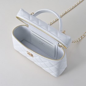 Сумка CHANEL 26C LP в форме ланч-бокса