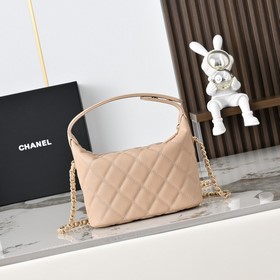 Новая сумка Chanel в форме ланч-бокса 
