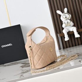 Новая сумка Chanel в форме ланч-бокса 