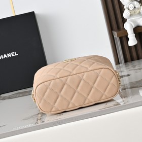 Новая сумка Chanel в форме ланч-бокса 
