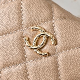 Новая сумка Chanel в форме ланч-бокса 