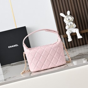 Новая сумка Chanel в форме ланч-бокса 