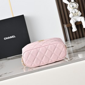 Новая сумка Chanel в форме ланч-бокса 