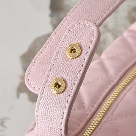 Новая сумка Chanel в форме ланч-бокса 