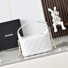 Новая сумка Chanel в форме ланч-бокса 