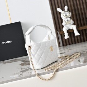 Новая сумка Chanel в форме ланч-бокса 