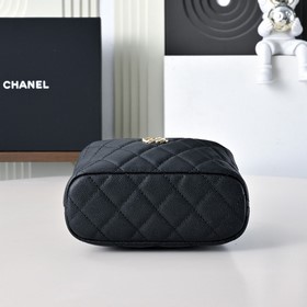 Новая сумка Chanel в форме ланч-бокса 