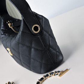 Новая сумка Chanel в форме ланч-бокса 