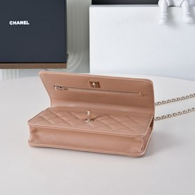 Сумка Chanel с ручкой из жемчуга и стр