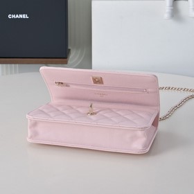 Сумка Chanel с ручкой из жемчуга и стр